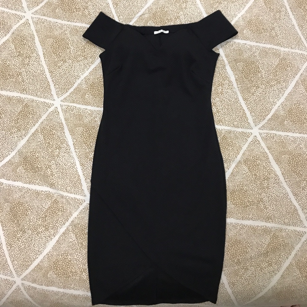 Black off the shoulder body con dress